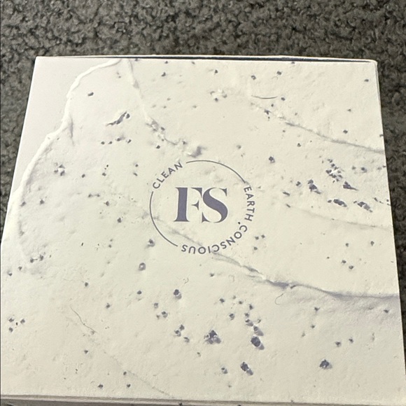 Fenty Beauty Cookies N Clean Detox Face Mask - Lavender and White - Picture 2 of 5